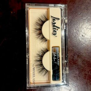 Unopened Moxie Lash Nano Grip Lashies with glue-worthy lash
